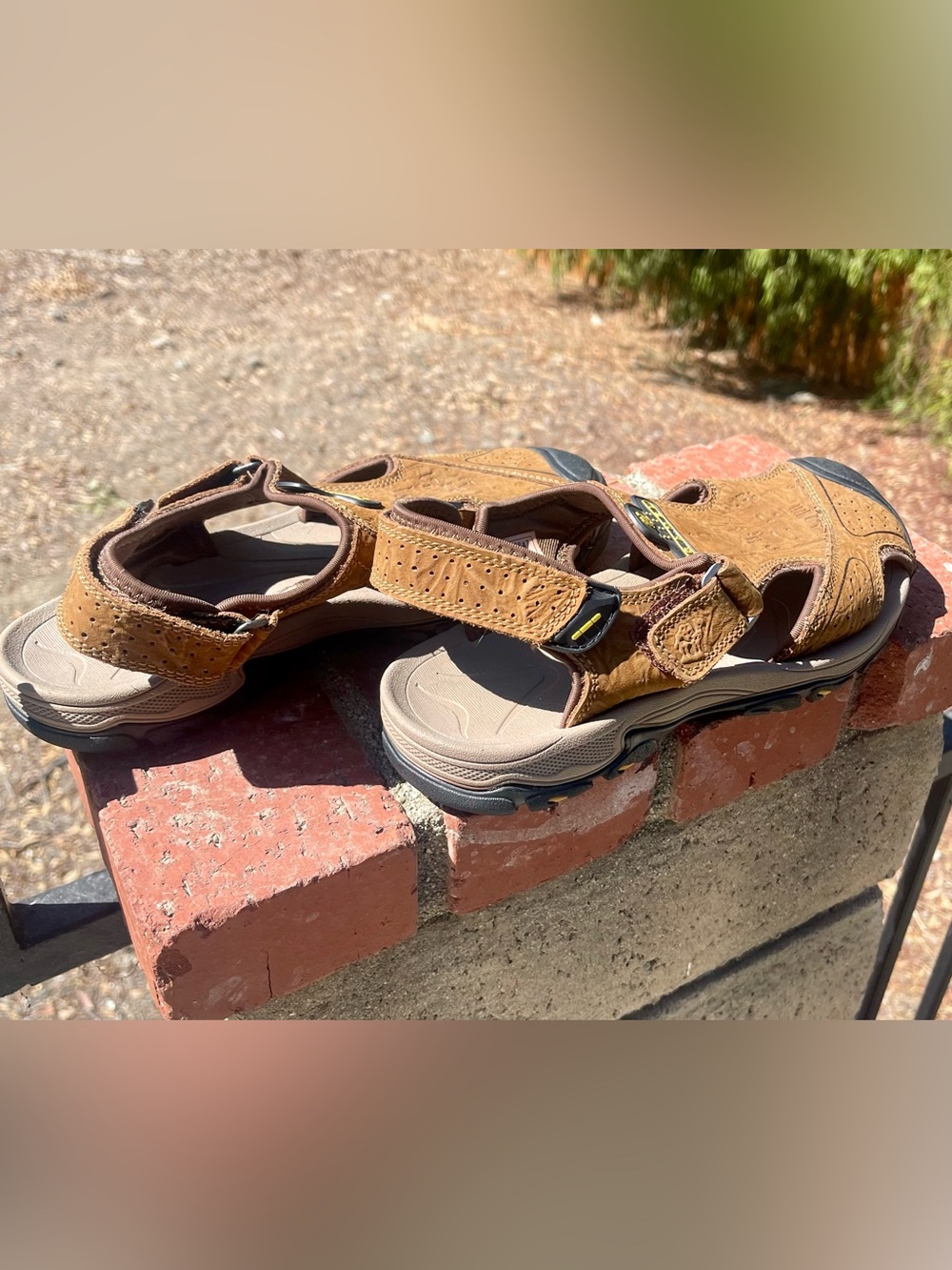 NWOT Camel brand men’s Brown Outdoor Sport Sandals